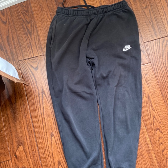 Black nike joggers - Picture 2 of 3